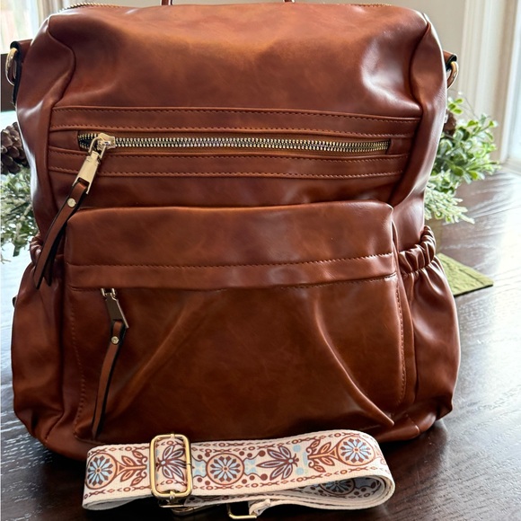 Faux Leather backpack black with removeable guitar strap & grab handle - Picture 2 of 12